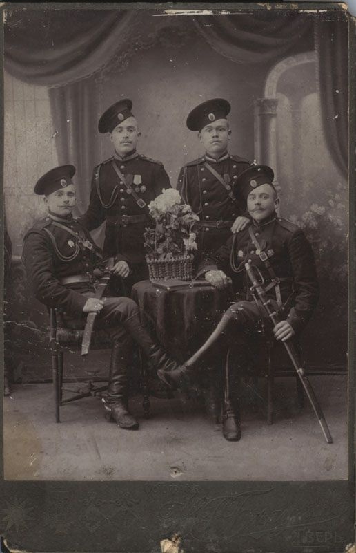 Солдаты русской армии в военной форме с боевыми наградами, 1913 год, г. Тверь