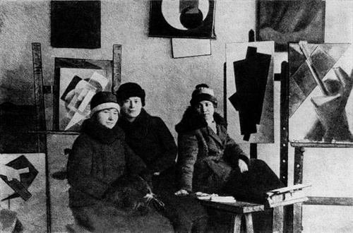 Студентки в мастерской Александра Родченко на основном отделении ВХУТЕМАСа, 1920 - 1923, г. Москва