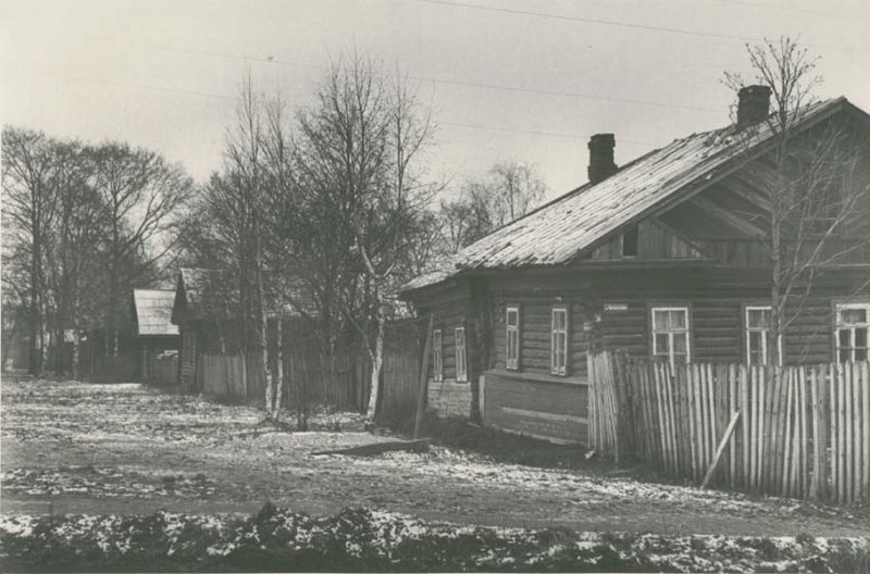 
    Фото Угол улиц Васильевской и Ленина, ноябрь 1963, г. Череповец и Череповецкий район - История России в фотографиях
