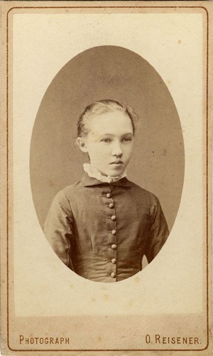 Фотопортрет девочки., 1883 год, г. Санкт-Петербург