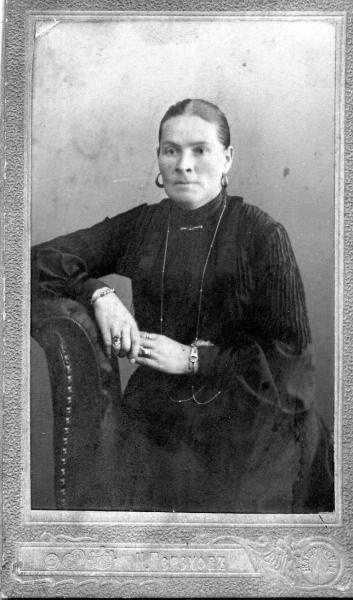 Портрет женщины в темном платье, 1910-е, г. Екатеринбург