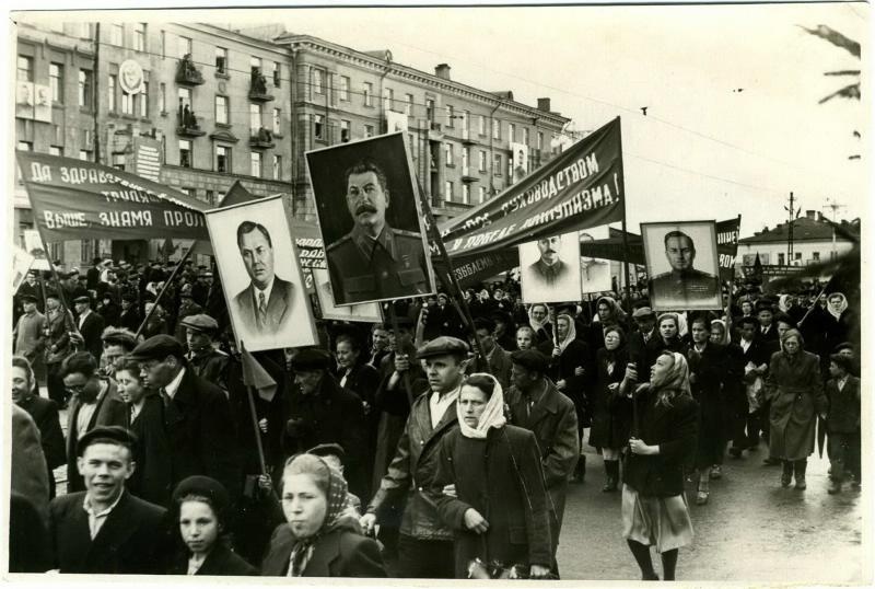 Праздничная демонстрация, 1945 - 1952