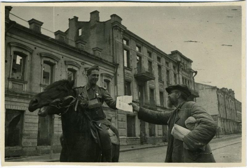 В освобожденном Смоленске, 1943 - 1944, г. Смоленск