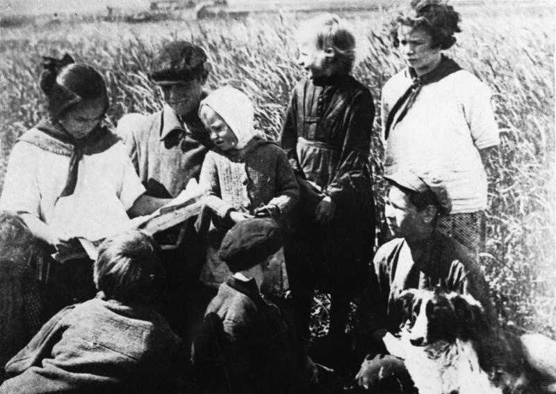 Пионеры в поле, 1930-е