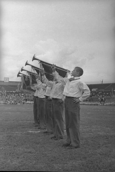 Мальчики-горнисты на стадионе «Динамо», 1950-е, г. Москва