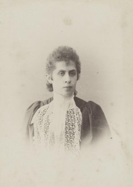 Портрет женщины, 1889 - 1898, г. Москва. Альбуминовая печать.