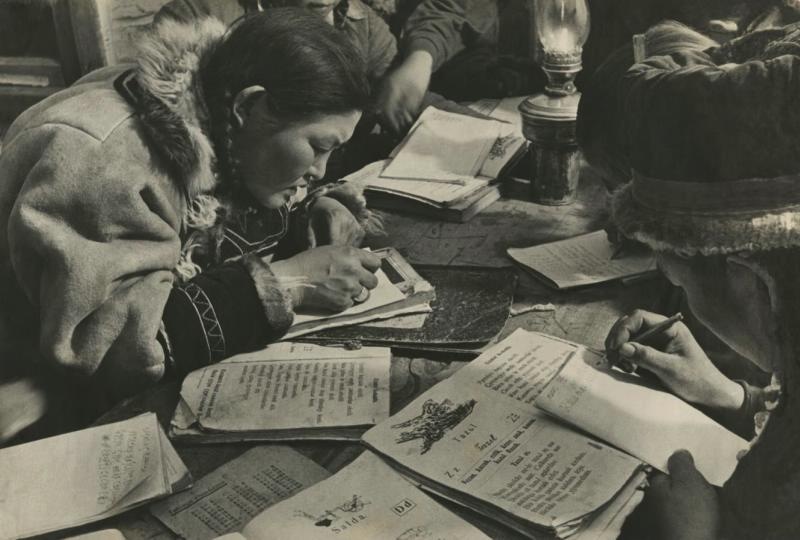 Юные алтайские студенты, 1933 год. Выставка «От сессии до сессии...» с этой фотографией.&nbsp;