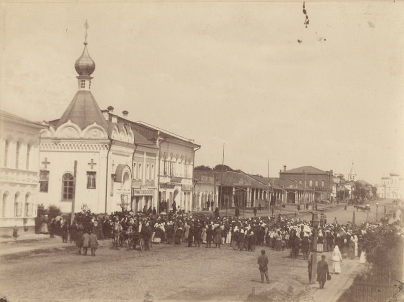 Воскресенский проспект, 1900 год, г. Череповец. Слева часовня преподобного Филиппа Ирапского.