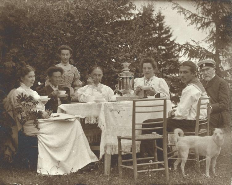Чаепитие на открытом воздухе, 1906 год