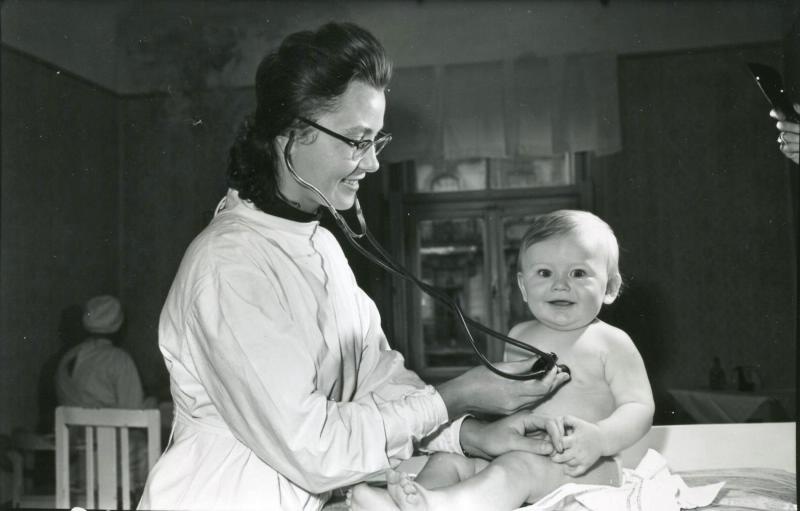 На приеме у педиатра, 1960 - 1965