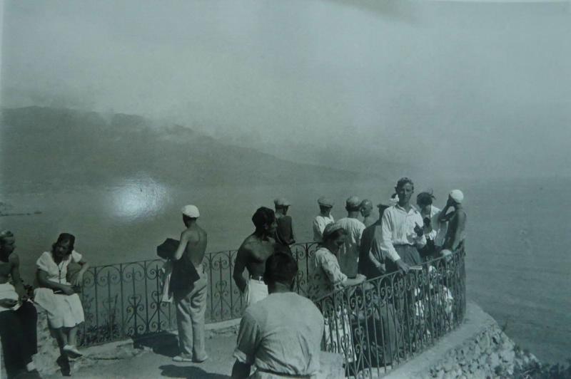 На берегу моря, 1930-е