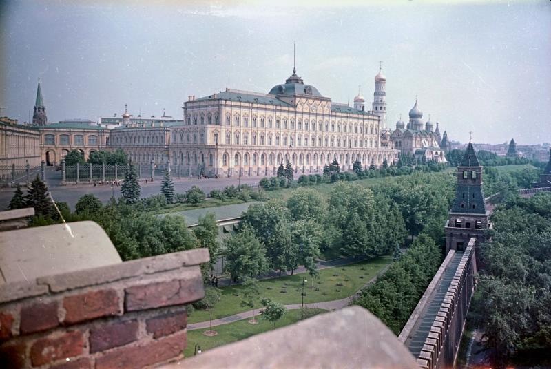 Большой Кремлевский дворец и Кремлевская стена, 1960-е, г. Москва