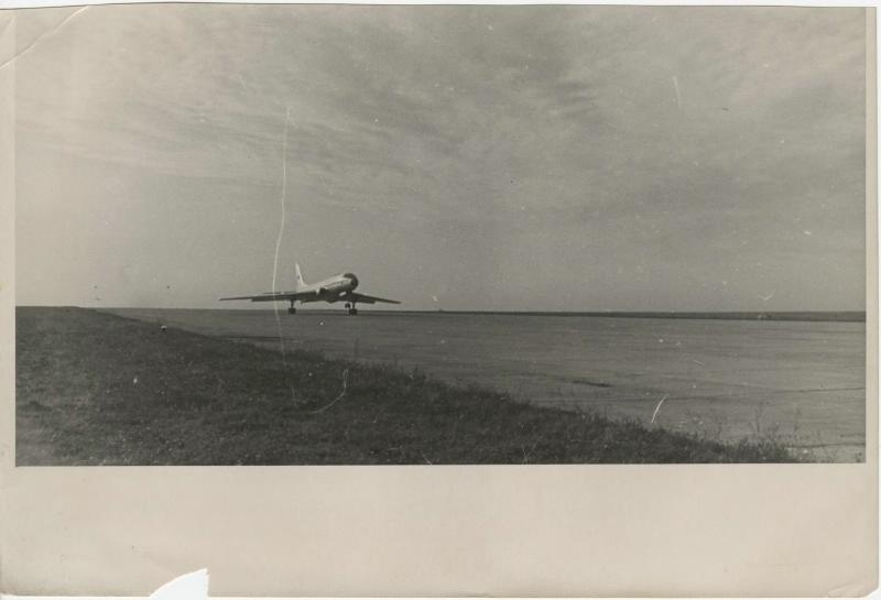 Самолет Ту-104А отправляется в первый исторический перелет Москва – Нью-Йорк – Москва, 1957 год, г. Москва