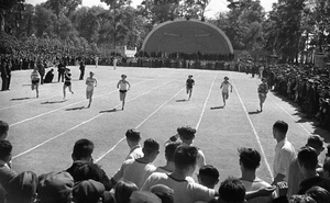 Эстафета на стадионе, 1936 год