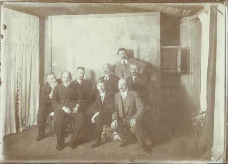 Групповой снимок в павильоне, 1900-е