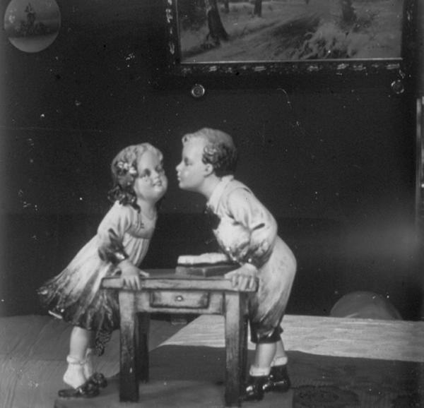 Без названия, 1910-е. Выставка «Самые нежные, страстные и искренние поцелуи» с этой фотографией.