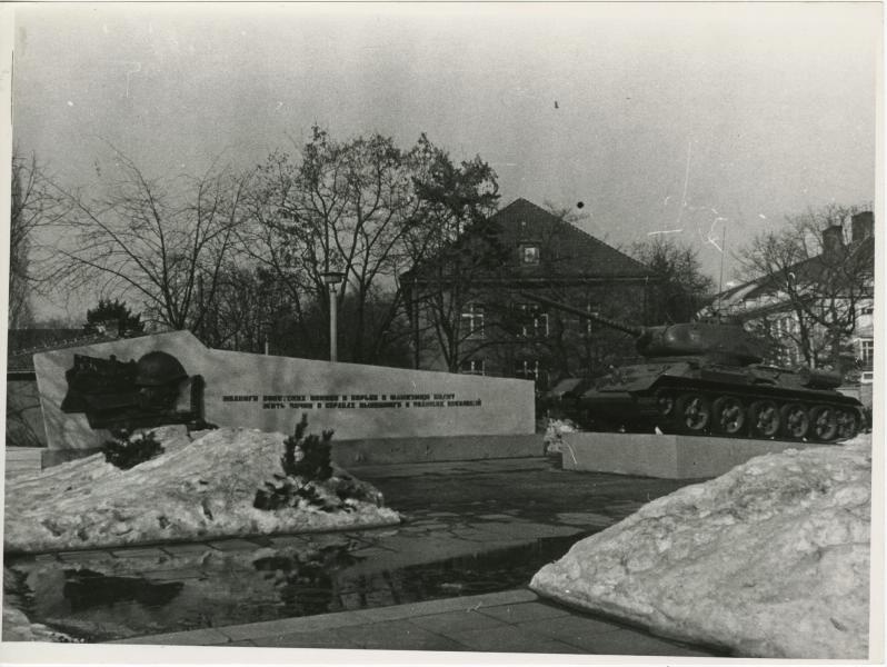 Памятник танкистам, 1970-е