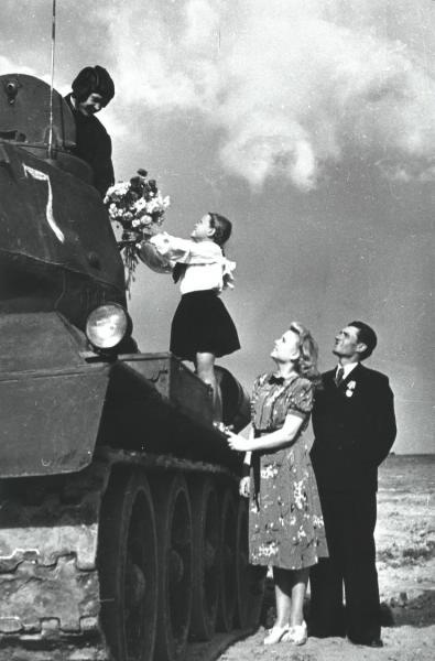 Цветы победителю, 1945 год