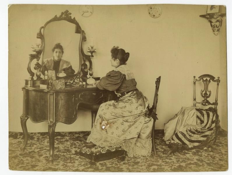 За туалетным столиком, 1900-е