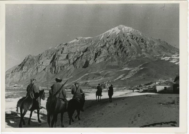 Партизаны в разведывательном походе, 1942 год, Кавказ