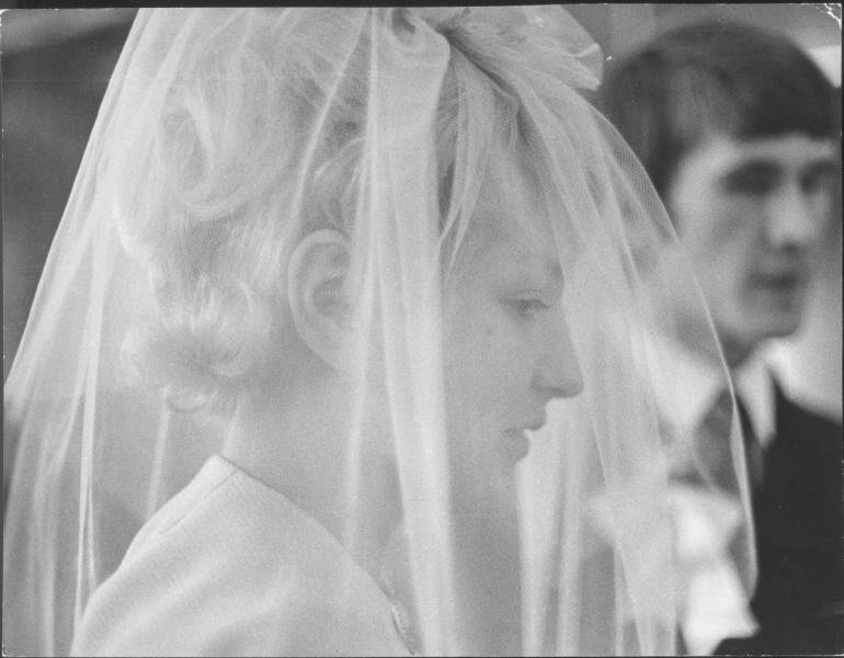 Невеста, 1969 - 1974. Выставка «10 лучших фотографий невест» с этим снимком.