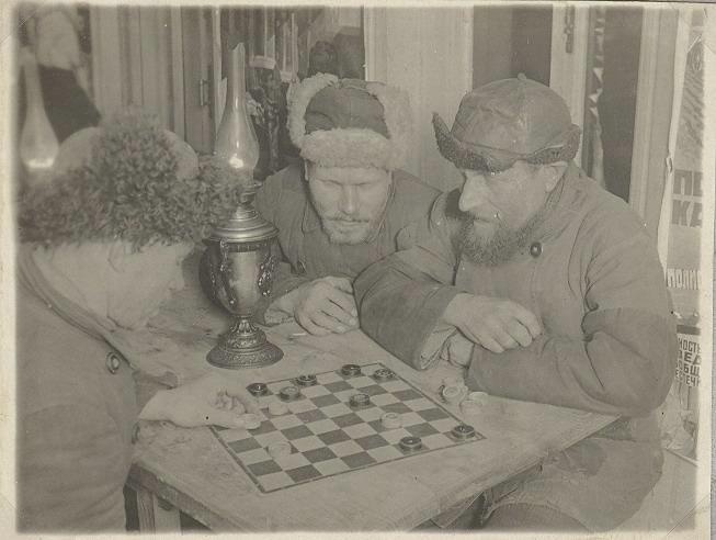 Игра в шашки, 1920-е