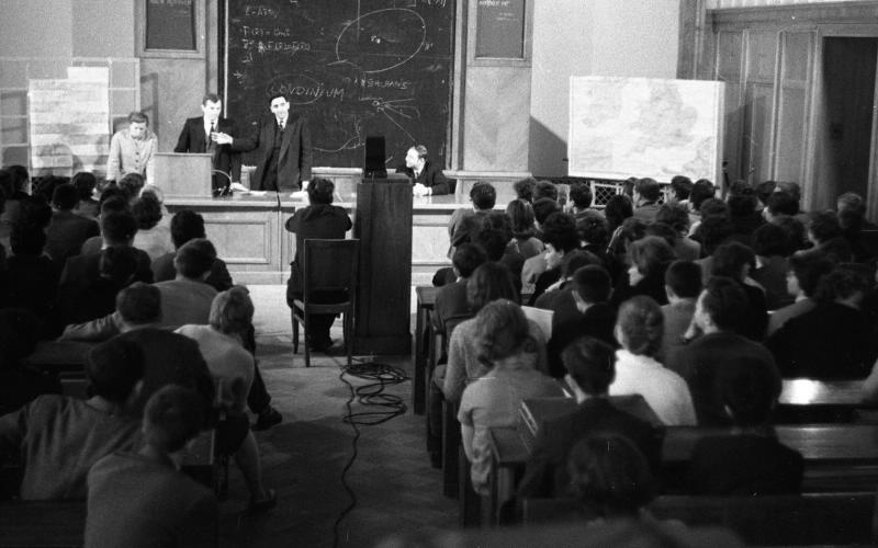 На лекции профессора Лондонского университета Вейса, 1963 - 1964, г. Москва