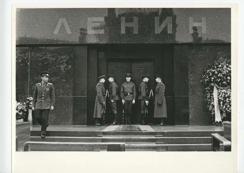 У Мавзолея, 1967 год, г. Москва, Красная пл.