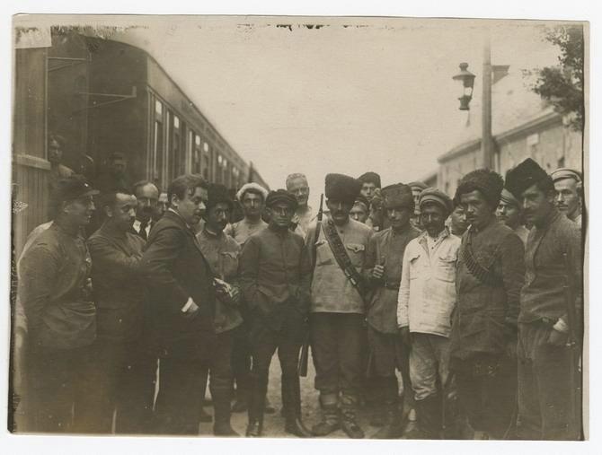 Охрана поезда и Бела Кун, 1920 год, Советская Социалистическая Республика Азербайджан, ст. Хачмас. Съезд народов Востока в Баку.