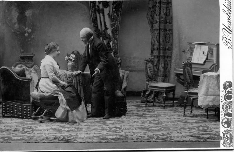 Сцена из водевиля «Беда от нежного сердца», 1901 год, г. Москва. Комедия-водевиль в одном действии по одноименной пьесе графа Владимира Соллогуба, написанной в 1850 году.&nbsp;