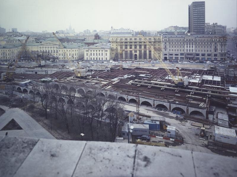 Реконструкция Манежной площади, 1996 год, г. Москва. Видео «С днем рождения, Москва!» с этой фотографией.
