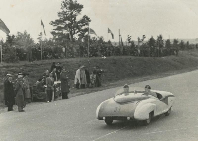 Гонщики на трассе, 1956 год