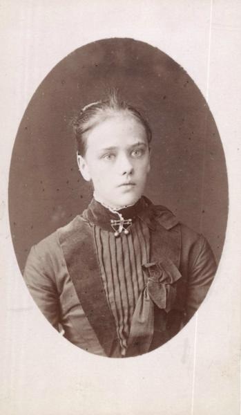 Портрет девушки, 1880-е, г. Москва