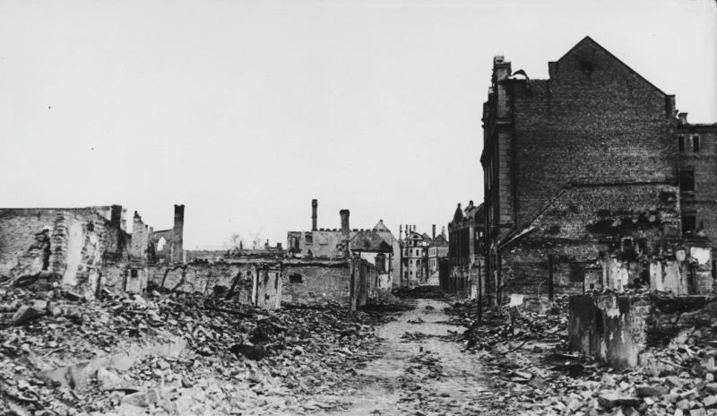 Вильнюс после изгнания оккупантов, 13 - 31 июля 1944, Литовская ССР, г. Вильнюс