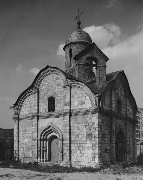 Церковь Трифона в Напрудном, 1970-е, г. Москва. Выставка «Архитектура, фасады, детали. Фотографии Алексея Александрова» с этой фотографией.&nbsp;
