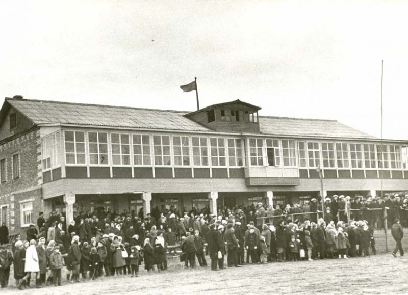 Главная трибуна ипподрома в праздник Всесоюзного дня работников сельского хозяйства, 10 октября 1971, г. Череповец и Череповецкий район