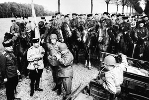 Встреча на Эльбе, 26 апреля 1945, Германия, г. Торгау. Видео&nbsp;«Встреча на Эльбе» и выставка «Фотографии Марка Редькина» с этим снимком.