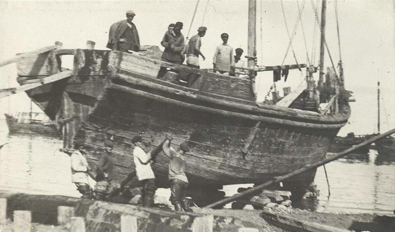 Спуск шлюпки на Волгу, 1920-е