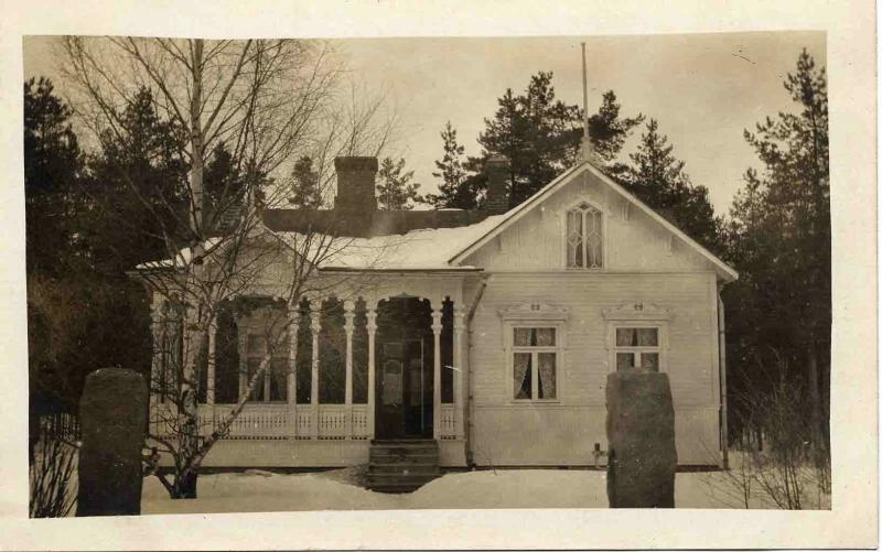 Фасад загородного дома с открытой террасой, 1910-е