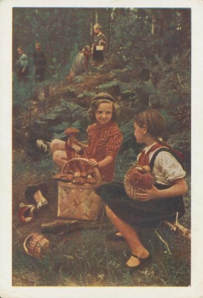 За грибами, 1955 год. Выставка «11 фотографий: "Тихая охота"» с этой фотографией.&nbsp;