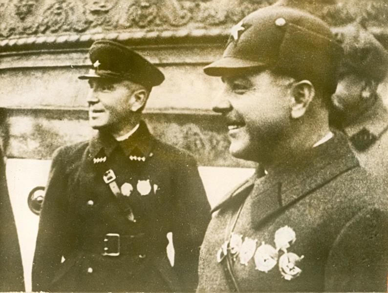 Иннокентий Халепский и маршал Климент Ворошилов, 1937 год
