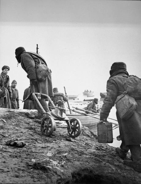 Со станковым пулеметом на берегу, 1941 - 1942, Ленинградская обл.