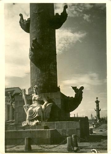 Ростральная колонна, 1930-е, г. Ленинград