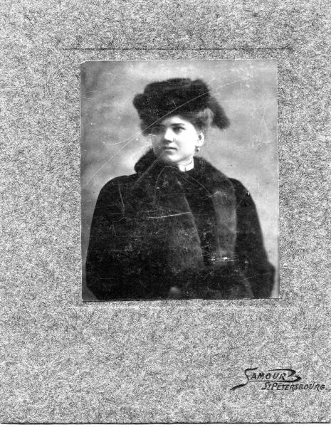 Портрет погрудный молодой женщины, 1900-е, г. Санкт-Петербург