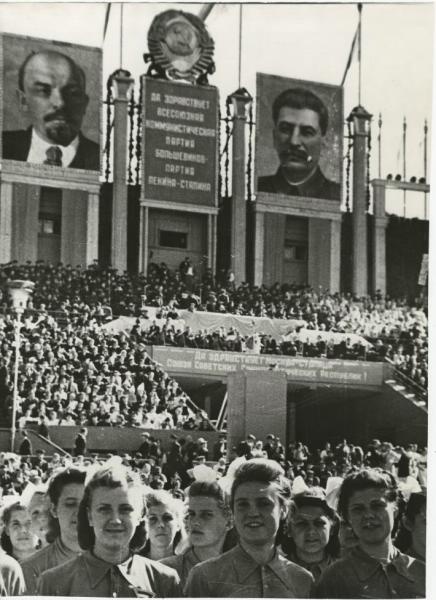На трибунах во время праздника, 1945 - 1953, г. Москва (?)