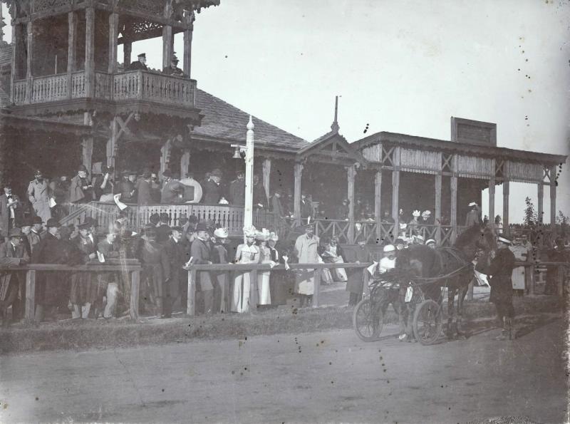 Жеребец Обрыв на ипподроме, 1890-е