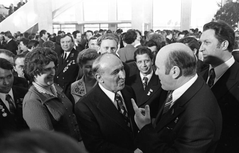 В холле Дворца съездов во время проведения ХХV съезда КПСС, 24 февраля 1976 - 5 марта 1976, г. Москва