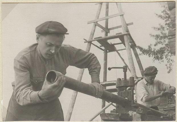 На строительстве колхозного водопровода, 1949 год