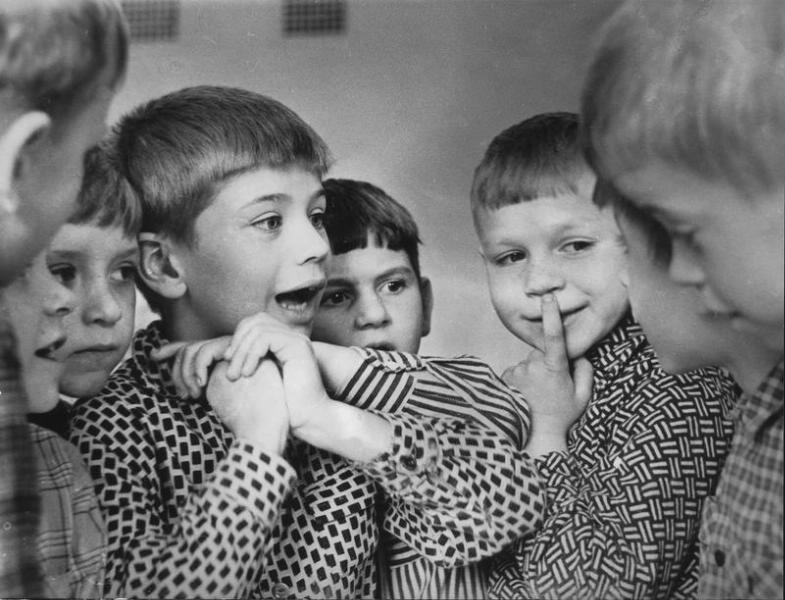 В детском саду, 1973 год, г. Москва. Выставка «Говорить на одном языке» с этой фотографией.