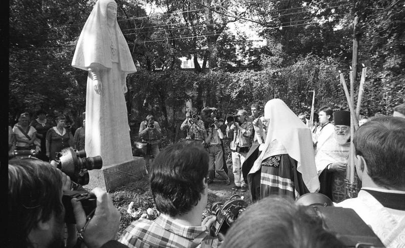 Церемония открытия памятника великой княгине Елизавете Федоровне в Марфо-Мариинской обители, 24 августа 1990, г. Москва
